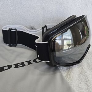 DBIO Mirrored Lens Ski/Snowboard Goggles - Black & White